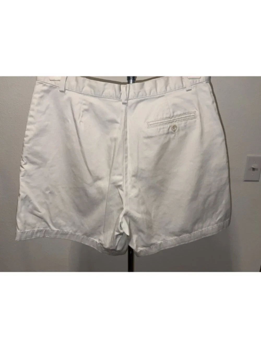 Dockers Womens Size 14 34X6  White Casual Shorts White Cotton